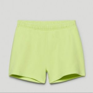 ☀️ NEW Aritzia lime sweatshorts